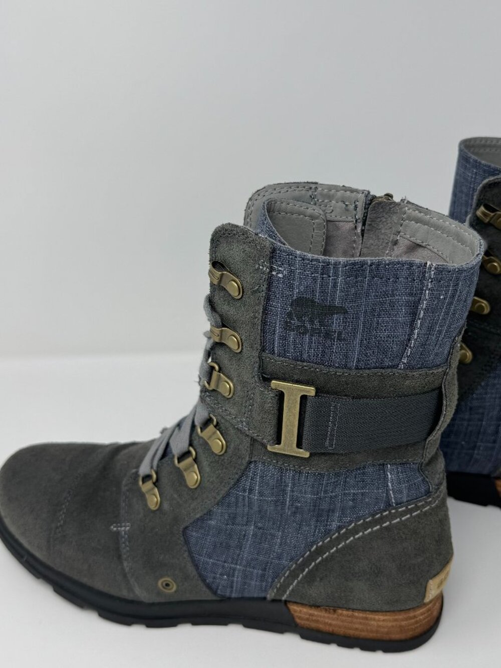 Sorel Women's Lace-Up Combat Ankle Boots Gray Suede Canvas Buckle Size 9.5